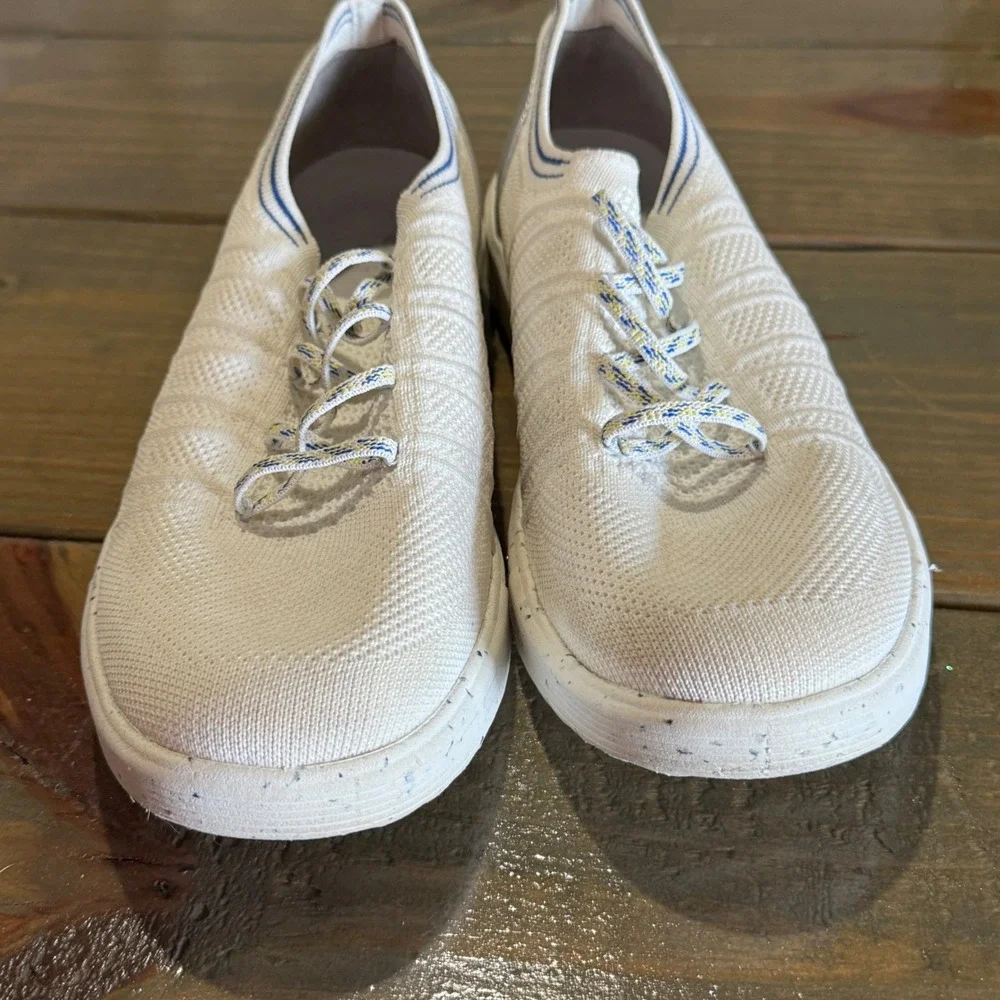 Bzees Slip On Sneaker Womens 10 White Athletic Casual Walking Shoes MARCHD1-S